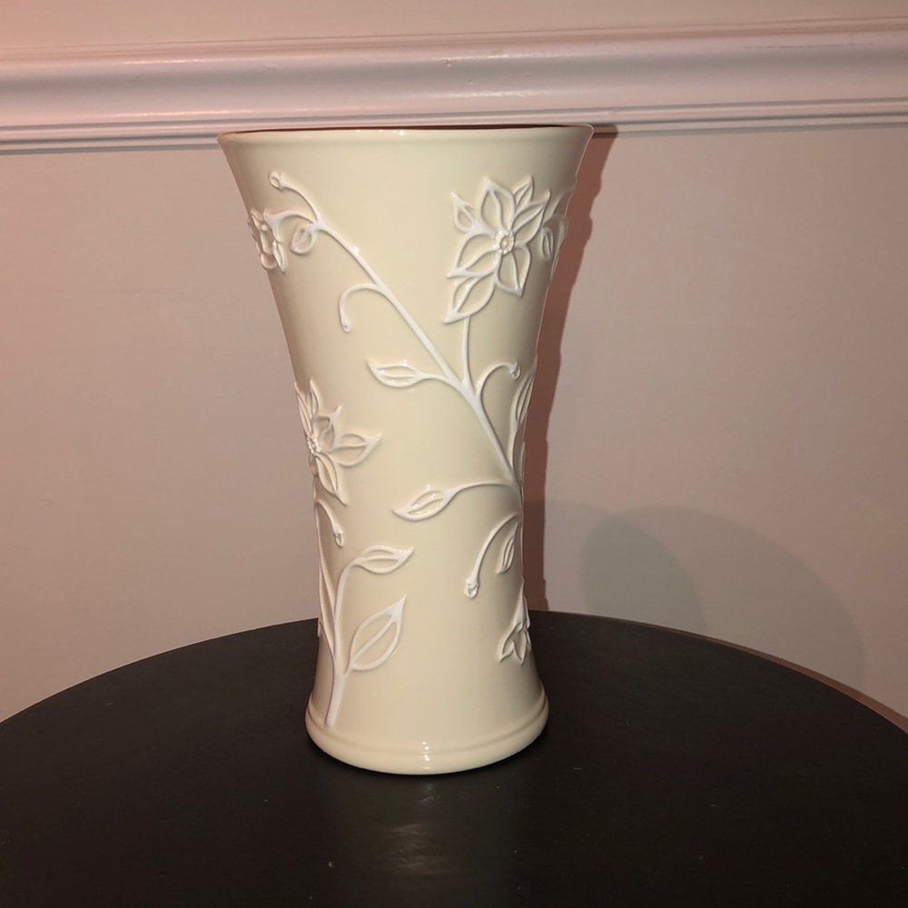 Lenox dogwood flower vase